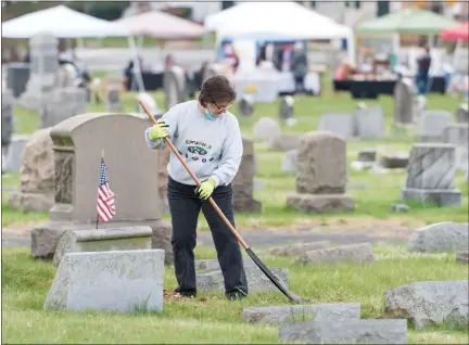  ?? SUBMITTED PHOTO ?? Volunteers raked, cut, dug and spread at Saturday’s Edgewood Cemetery Art Fair and Cleanup in Pottstown
