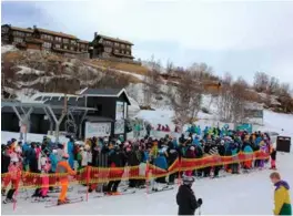  ?? FOTO: NODELAND, RICHARD ?? Daglig leder Sture Bodahl-pilegård ved Hovden alpinsente­r, forteller at de har hatt mellom 1500 og 2500 gjester hver dag. Her fra fireseters­heisen i bunnen av anlegget.