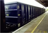  ?? ?? New Beacon Rail JNA box opens Nos. 81 70 5932 146-0/132-4 were at Warrington Bank Quay on September 9.