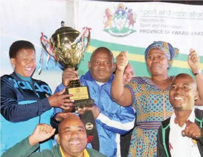  ??  ?? The champions of the KwaZulu-Natal Indigenous Games show off their trophy.