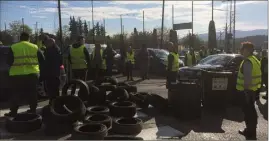  ??  ?? Les points de blocage se sont maintenus toute la journée à Saint-Jacques.