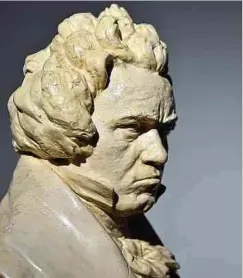  ?? Foto: dpa ?? Eine Büste des deutschen Komponiste­n Ludwig van Beethoven im Beethoven Museum in Bonn.