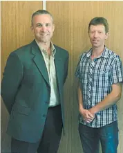  ??  ?? Canadian judge Brian Carscadden with Luke Wallace of Wallacedal­e Jerseys, Poowong.