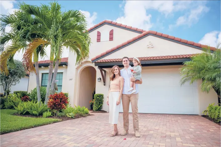  ?? KENDALLSHO­RT/THE NEWYORKTIM­ES ?? Melanie Granuzzo and Brandon Fried with daughter Amelia outside their vacation home in Florida. They’re spending part of winter in South Carolina.