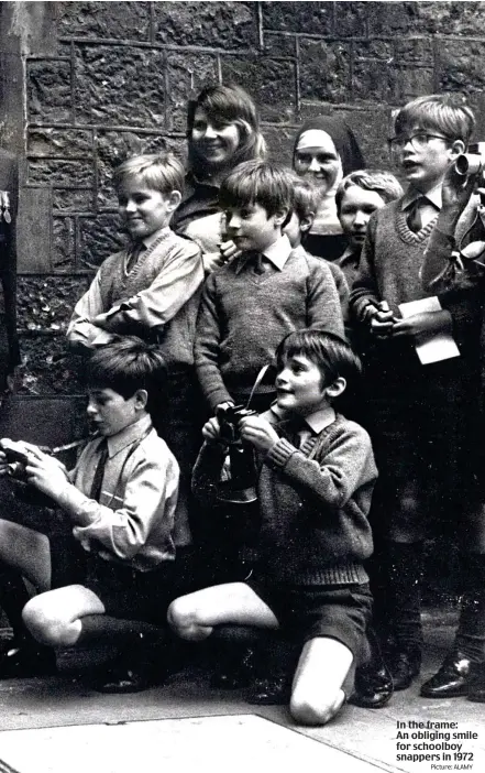  ?? Picture: ALAMY ?? In the frame: An obliging smile for schoolboy snappers in 1972