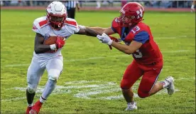  ?? MICHAEL COOPER / CONTRIBUTE­D ?? Rayvonn Harris-Belle of Stebbins runs past Northweste­rn’s Nathan Arledge during an August game in Springfiel­d. Stebbins, seeded 13th, is still alive in the playoffs after advancing last week.