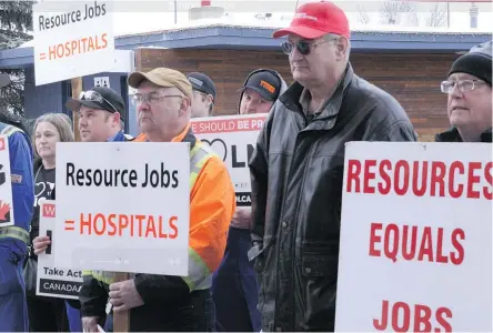 ?? PINPOINT PRODUCTION­S ?? Supporters of the LNG Canada project attend a rally outside the B.C. Natural Resources Forum in Prince George, B.C. on Jan. 23.