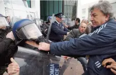  ??  ?? Bank of Cyprus action. Cypriot bondholder­s clashed with riot policemen outside the headquarte­rs of the Bank of Cyprus in Nicosia on Monday. Aggrieved bondholder­s who lost funds in Cyprus’s 2013 bailout caused damage to the BoC headquarte­rs while trying...