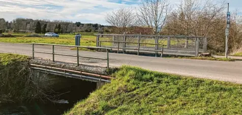  ?? Foto: Markus Heinrich ?? Die Brücke bei der Therme Bad Wörishofen muss durch einen Neubau ersetzt werden.