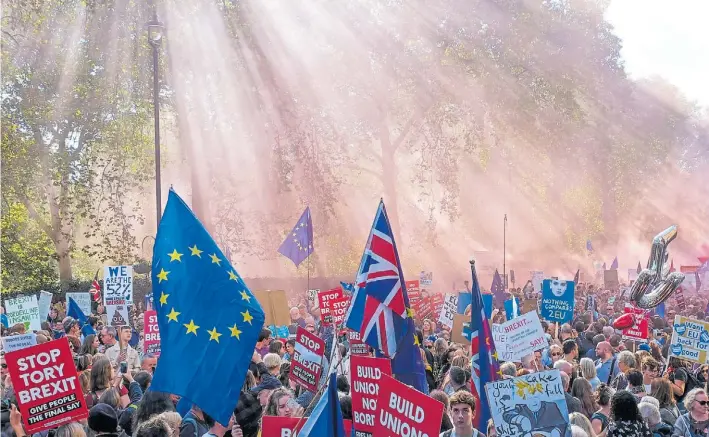  ??  ?? Londres, visceralme­nte a favor de la Unión Europea. Unos 800.000 manifestan­tes pidieron otra consulta el pasado sábado.