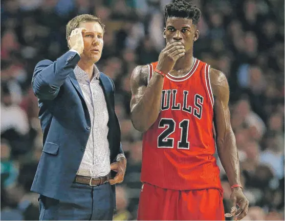  ?? | MICHAEL DWYER/AP ?? Bulls coach Fred Hoiberg and guard Jimmy Butler have had their difference­s, but Hoiberg says that rumors of a rocky relationsh­ip are ‘‘completely false.’’