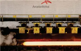  ??  ?? Crisi dell’acciaio.
La produzione di ArcelorMit­tal
REUTERS