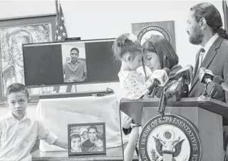 ?? Marie D. De Jesús / Houston Chronicle ?? Carmen Escobar, 3, and her mother, Rose, share a moment while the family patriarch, Jose, addresses Friday’s news conference via a live video hookup from El Salvador.
