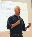  ?? FOTO: TZU-HSUAN CHUANG ?? Michael Göbel leitet das Prävention­sreferat der Tuttlinger Polizei.