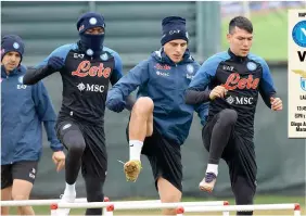  ?? ?? TRABAJO. Los jugadores del conjunto napolitano entrenan previo al duelo de Liga.