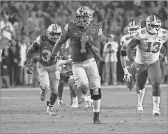  ?? David Petkiewicz, cleveland.com/tns ?? Ohio State quarterbac­k Justin Fields breaks away for a 21-yard run against Clemson rrin the first half of the 2019 Fiesta Bowl.