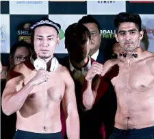  ?? SHRIPAD NAIK ?? Zulpikar Maimaitial­i (left) and Vijender Singh at the official weigh-in ceremony in Mumbai on Friday. —