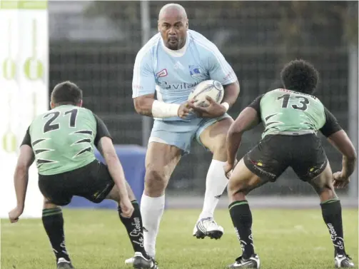  ??  ?? VITROLLES: In this Nov. 22, 2009 file photo, New Zealand rugby legend Jonah Lomu, center, former All Blacks winger, runs with the ball as Montmelian’s Sylvain Maulet, left, and Kevin Zhakata try to stop him during their Federale One rugby union match...