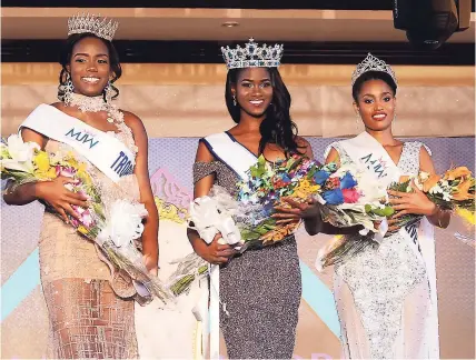  ??  ?? Miss Jamaica World 2018 Kadijah Robinson (centre) flanked by first runner-up Issia Thelwell (left) and second runner-up Catherine Harris.