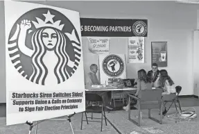  ?? CAROLYN THOMPSON/AP FILE ?? Richard Bensinger, left, who is advising unionizati­on efforts, and Starbucks baristas Jaz Brisack, Brian Murray and Casey Moore talk last month in Buffalo, N.Y.