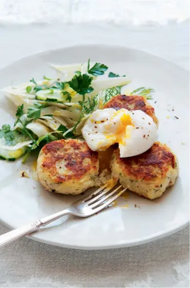  ??  ?? HAKE FRIKKADEL WITH FENNEL, CUCUMBER AND HERB PICKLE AND POACHED DUCK EGG
A take on traditiona­l Afrikaans meatballs that swaps in flaked fish and bacon for minced meat.
F&T WINE MATCH Light, funky strawberri­es and cherry notes
(eg 2014 Chiquitín...