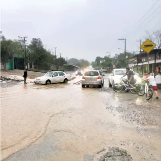  ?? CORTESÍA @SCT_MICHOACAN ?? Vialidades resultaron afectadas por las lluvias