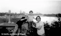  ??  ?? En famille, aux chutes du Niagara.