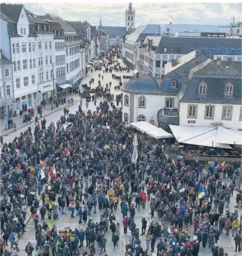  ?? FOTO: MANDY RADICS ?? Blick auf eine „Nie wieder ist jetzt“-Demo in Trier: Am 25. Februar 2024 kamen 4500 Teilnehmer.