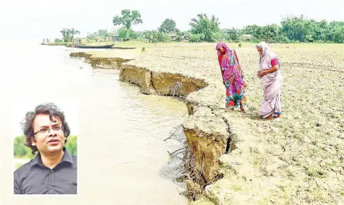  ??  ?? Bangladesh­i villagers stand next to the eroding banks of the Padma River in Bangladesh’s Rajshahi district. More than 9,000 people have been displaced by the Padma in just five years, as the main tributary of the Ganges encroaches further and further inland. Mohammad Rezwan (inset) talks during an interview. — AFP photos