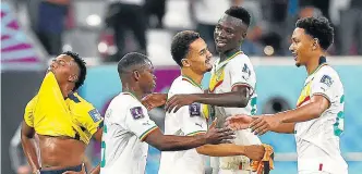  ?? EFE ?? Los jugadores de Senegal celebran el segundo gol ante Ecuador.