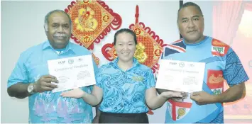  ?? Photo: Kathrin Krishna ?? Abele Daurewa, 70 (left), Yang Guishuang (Chinese Language Teacher) and Solomone Katia, 54, during their graduation from the Confucius Institute at USP’s Lautoka Campus on November 10, 2017.