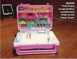  ??  ?? MAINAN Polly Pocket mengembali­kan nostalgia Avril ketika zaman kanak-kanak.
