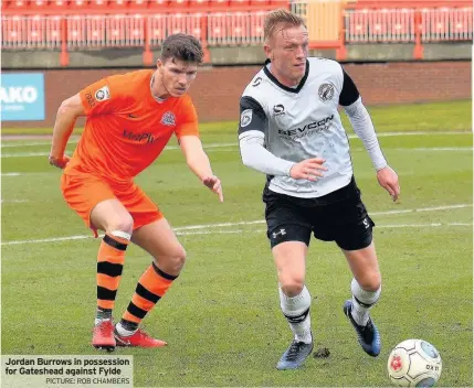  ?? PICTURE: ROB CHAMBERS ?? Jordan Burrows in possession for Gateshead against Fylde