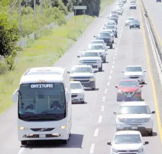  ?? MANOLO AGUIRRE ?? el carril derecho de la carretera Delicias-Chihuahua.