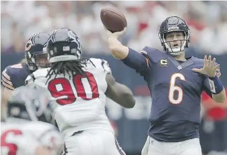  ?? THOMAS B. SHEA/GETTY IMAGES ?? Since being released by the Chicago Bears on March 9, Jay Cutler remains without a job, attracting little interest on the NFL free agent market even among teams that have a pressing need.