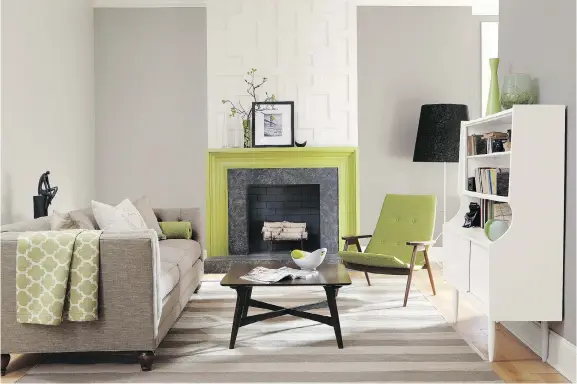  ?? SHERWIN-WILLIAMS/THE ASSOCIATED PRESS ?? Sherwin-Williams Functional Gray SW 7024 is especially responsive to vibrant pops of colour, such as this showy lime green.