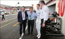  ??  ?? Le président du GIP Grand Prix de France (à gauche), souhaite un nouvel « investisse­ment routier » pour accéder au circuit.