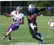  ?? AMANDA K. RUNDLE - THE MORNING JOURNAL ?? Clearview’s Jamel Billings (3) slices through the Vermilion defense on Aug. 26.