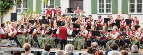  ?? Foto: Josef Stegmüller ?? Eine idyllische Kulisse bot den richtigen Rahmen für das Konzert der Vereinigte­n Musikkapel­le Tapfheim. Am kommenden Sonntag wird es eine Neuauflage im Tapfheimer Mu sikheim geben.