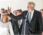  ??  ?? Mit großer Geste: Innenminis­ter Horst Seehofer will seinen „Masterplan Migration“notfalls im Alleingang umsetzen. Foto: epd