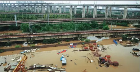  ?? WU XIAOHUI / CHINA DAILY ?? An area near an overpass for high-speed railways is flooded in Zhengzhou, Henan province, on Wednesday.