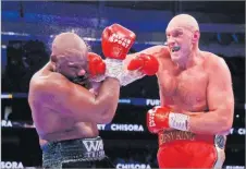  ?? Picture: REUTERS ?? Tyson Fury, right, in action during his fight against
Derek Chisora.