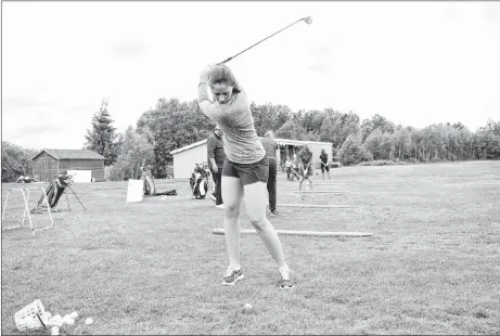  ?? KEVIN ADSHADE/THE NEWS ?? Laura Crocket on the driving range.