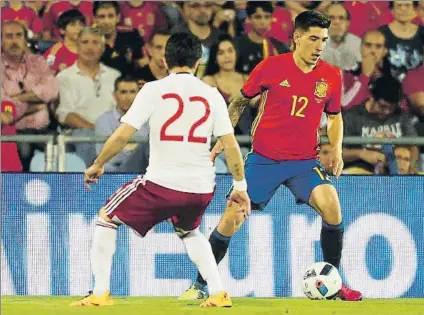  ?? FOTO: JA SIRVENT ?? Héctor Bellerín Uno de los jugadores con mayor proyección de la Rojita que debuta mañana en el Europeo sub-21