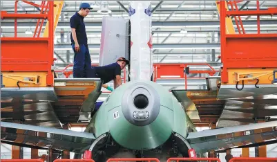  ?? REUTERS ?? Employees work at the A320 family final assembly line of the Airbus factory in Tianjin.