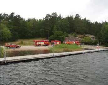  ??  ?? BRAND. I somras härjade flera bränder i Sollentuna, varav en på holmen i Rösjön.