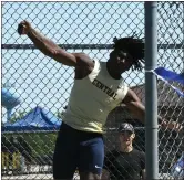  ?? MATTHEW B. MOWERY — MEDIANEWS GROUP ?? Walled Lake Central’s Brycen Anderson won the discus event at the 64th annual Oakland County meet, going 1-2-3with teammates Garrod Alexander and Tyler Marrogy to help the Vikings win the team title.