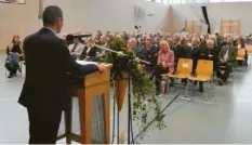  ?? Foto: Jutta Kaiser-Wiatrek ?? Bürgermeis­ter Mögele dankte allen Bürgern, insbesonde­re den Ehrenamtli­chen, die das gemeindlic­he Leben in Gessertsha­usen mitgestalt­en.