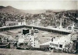  ??  ?? Muslim shrine of Mecca, 1881; byMuhammad Sadiq Bey (1822-1902)