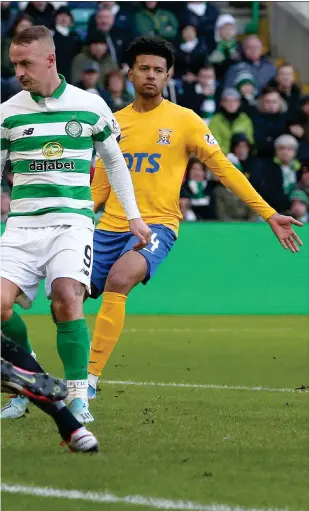  ??  ?? Celtic striker Leigh Griffiths clips his side’s third goal of the game past Laurentiu Branescu in goal for Kilmarnock